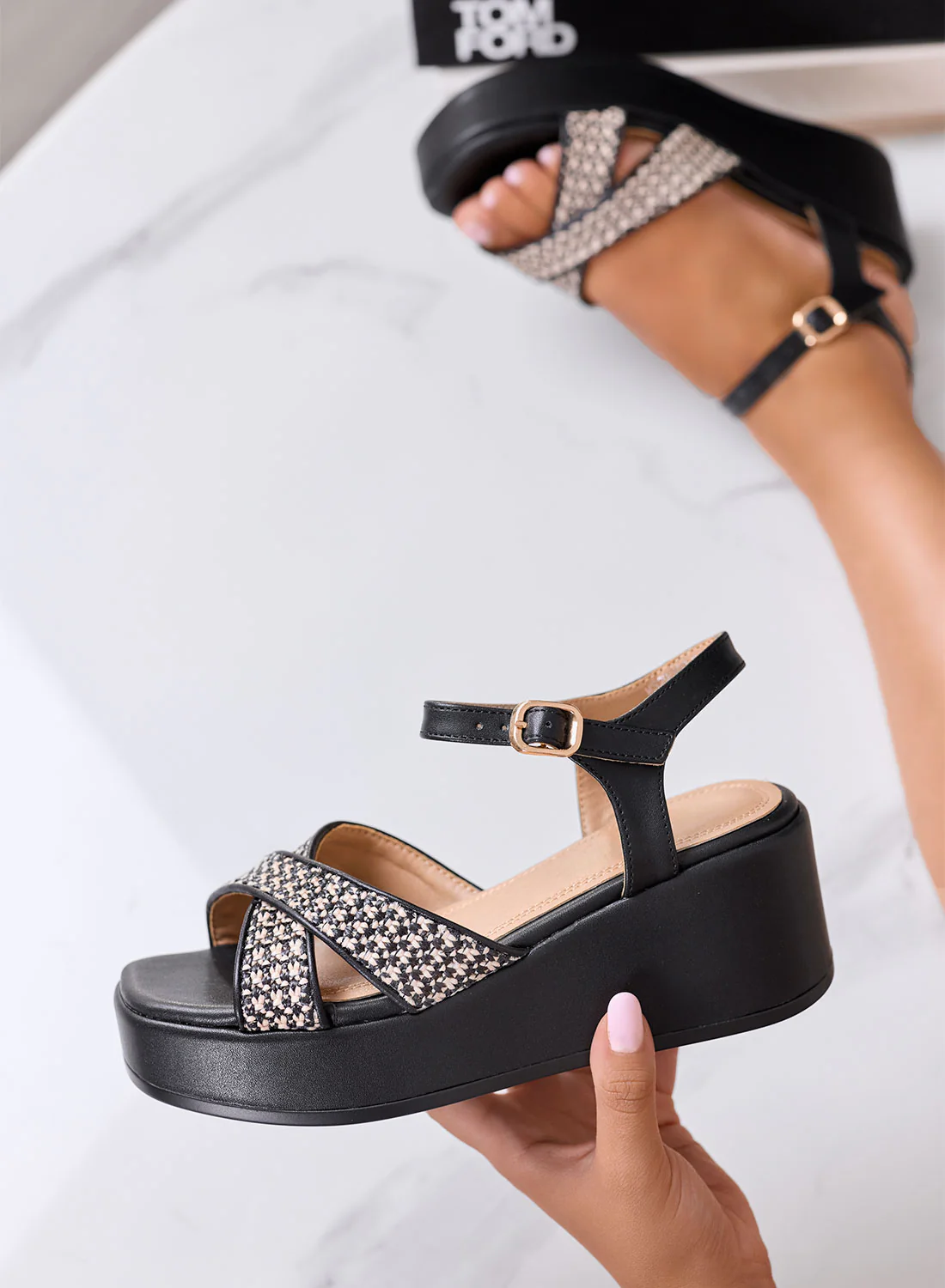 ALICE - Sandali neri con zeppa e fasce in rafia - Image 3