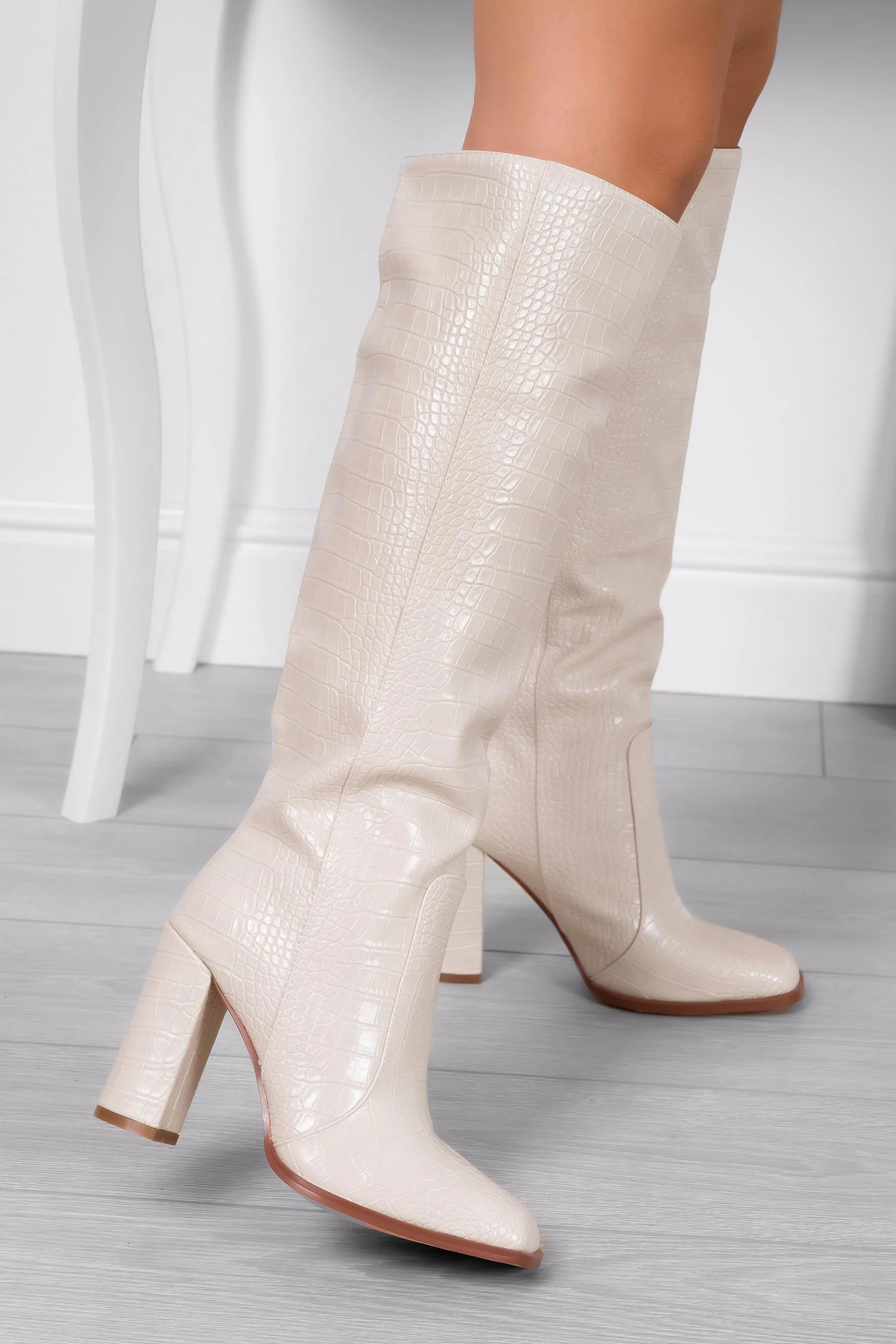 Stivali beige Alexoo effetto coccodrillo - Image 6