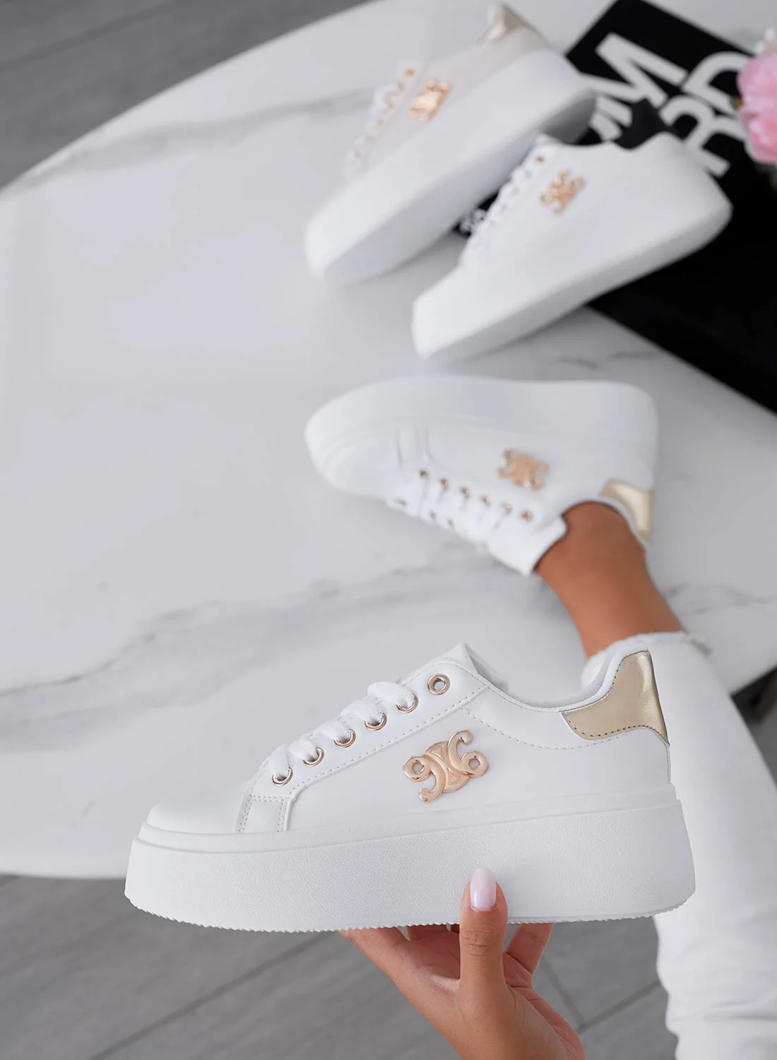 ANNARITA - Sneakers bianche con retro e applicazione oro - Image 3