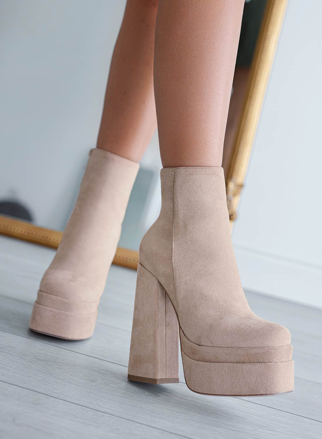 AVRIL - Tronchetti beige Alexoo con tacco alto - Image 3