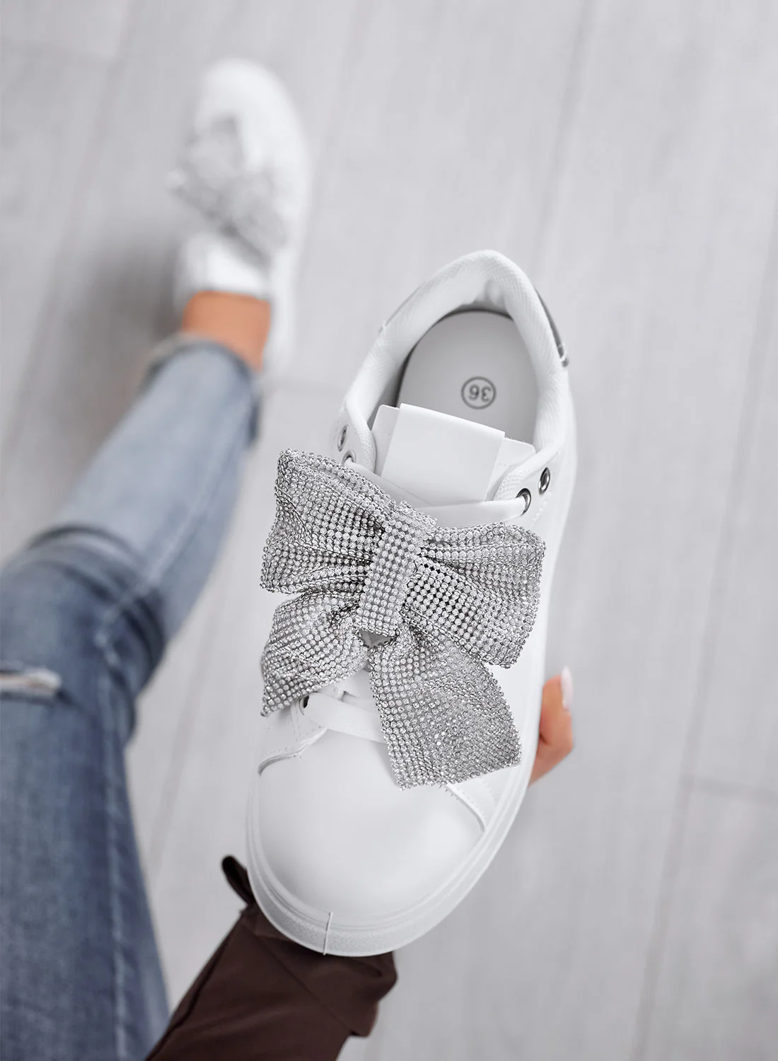 BELGA - Sneakers bianche  con fiocco in strass argento - Image 3