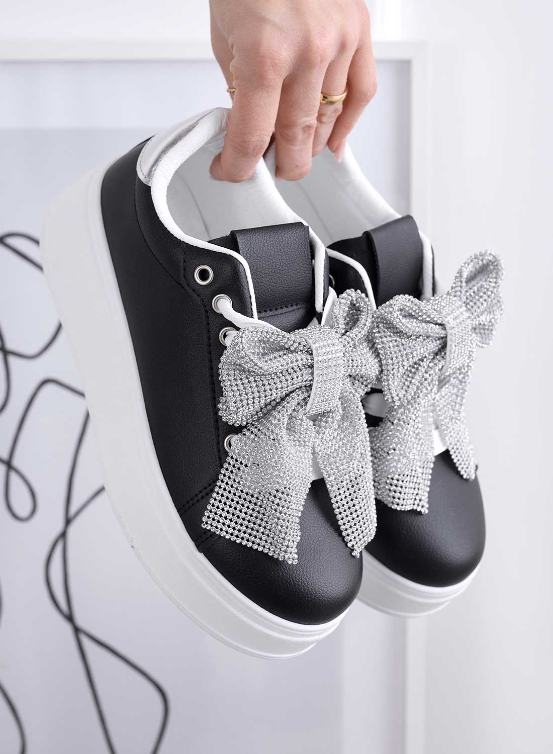 BELGA - Sneakers nere con fiocco in strass - Image 3