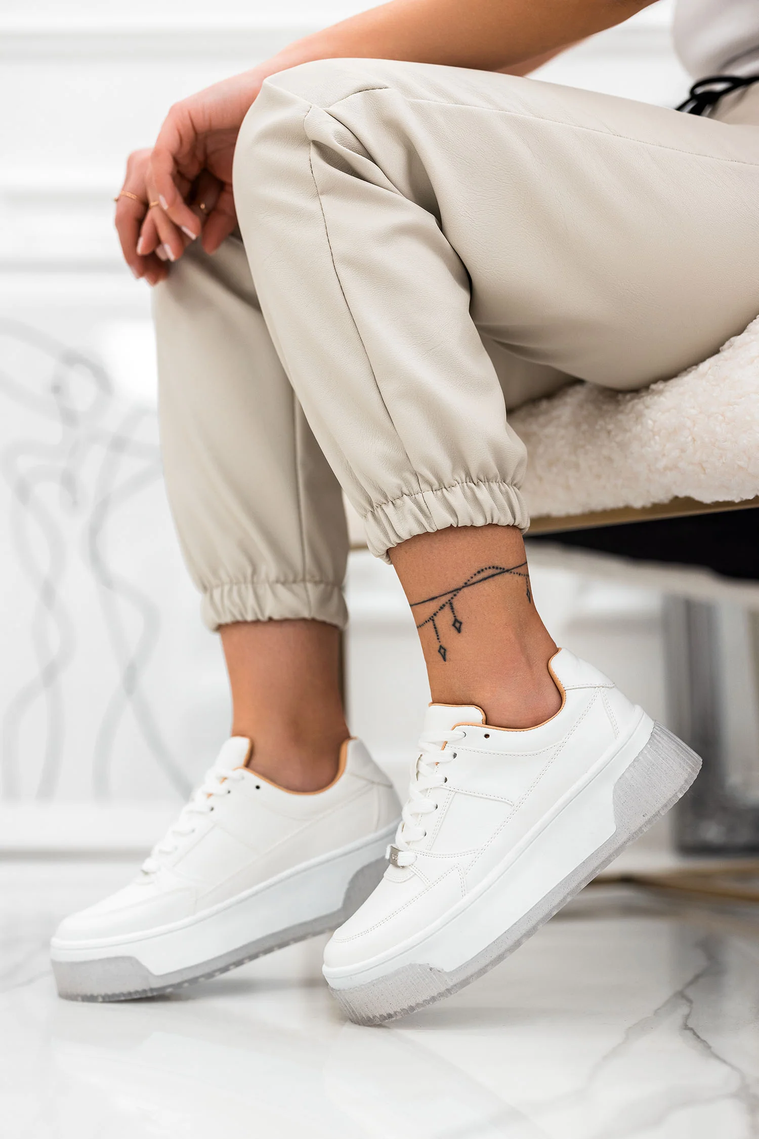 Sneakers Alexoo bianche con inserti trasparenti e glitter - Image 2