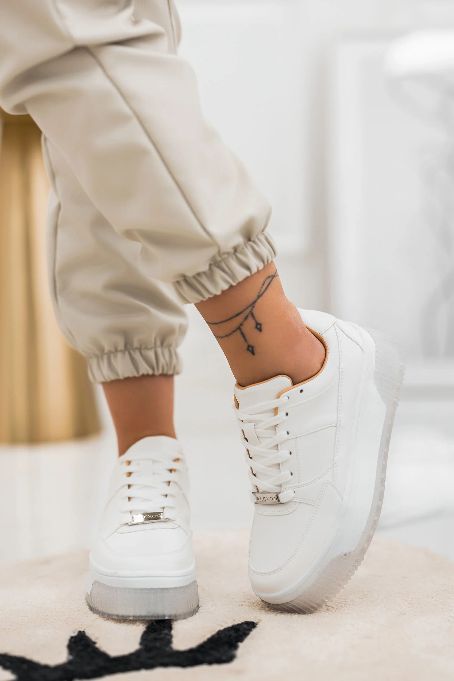 Sneakers Alexoo bianche con inserti trasparenti e glitter - Image 4