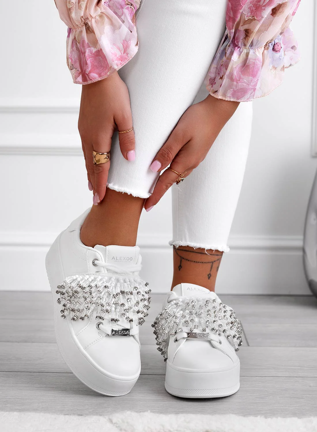 CARRY - Sneakers bianche Alexoo con fascia in strass - Image 3