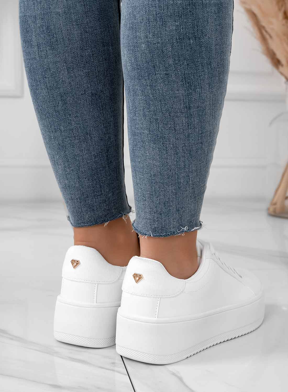 CARRY - Sneakers Bianche con rifiniture oro - Image 3