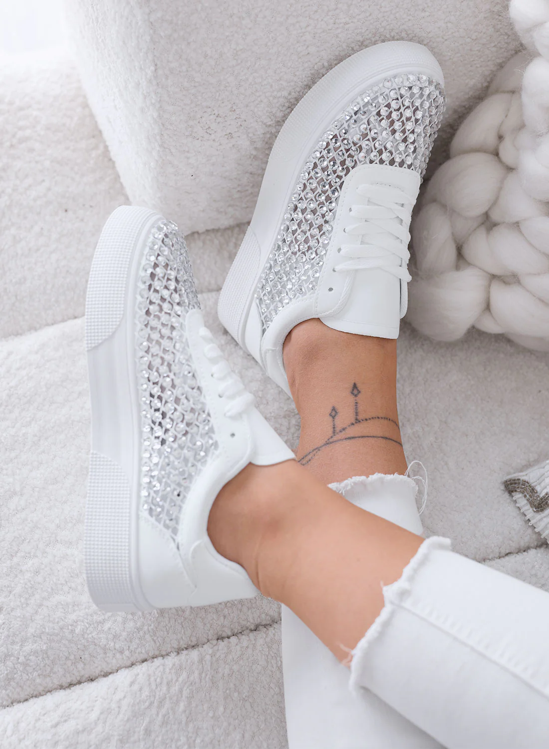 CASSANDRA - Sneakers Bianche con Strass e Dettagli Luminosi - Image 3