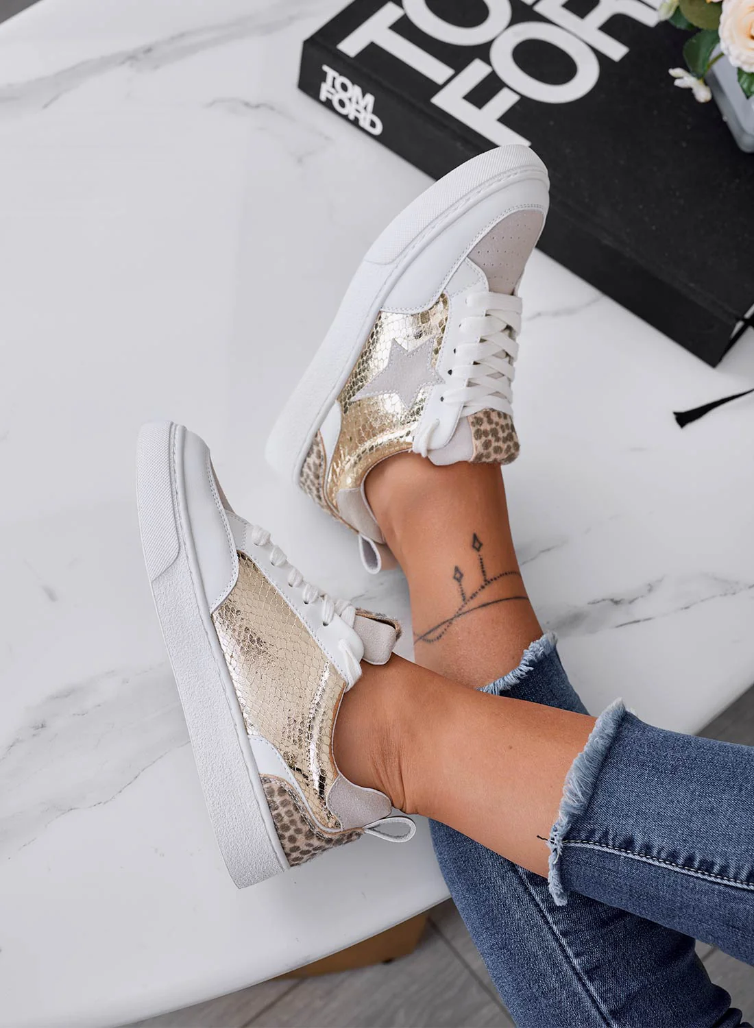 CLARE - Sneakers bianche con inserti maculati e oro metallizzato