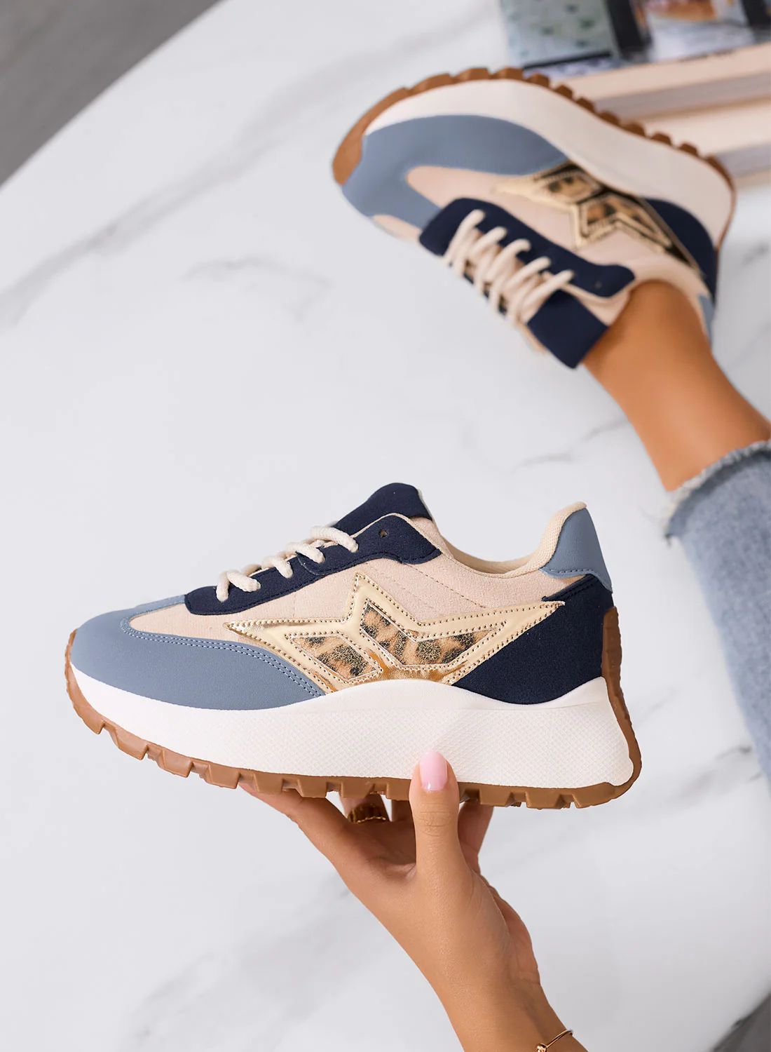 CLARISSA - Sneakers blu e beige con dettaglio maculato e suola spessa - Image 4