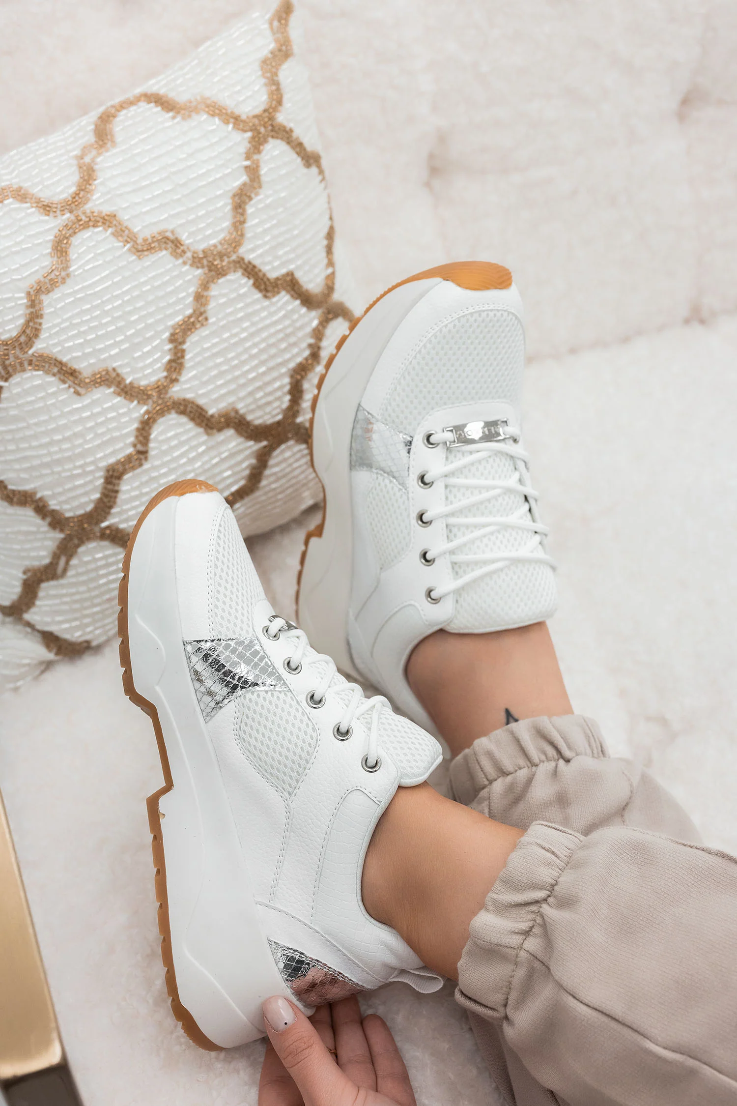 Sneakers Alexoo bianche traforate con inserti argento - Image 3
