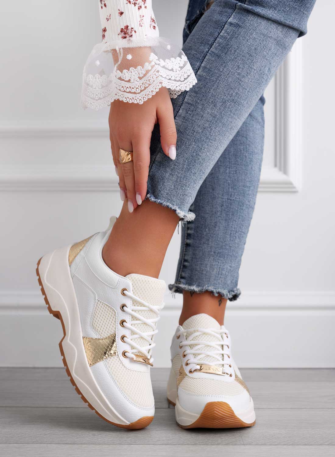 Sneakers Alexoo bianche traforate con inserti oro - Image 2