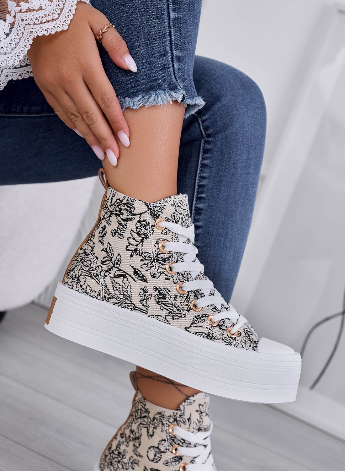 DELFINA - Sneakers beige alte a fantasia con zeppa - Image 3