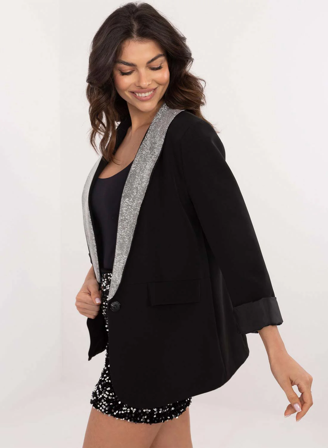 Giacca blazer nera con colletto in strass - Image 2