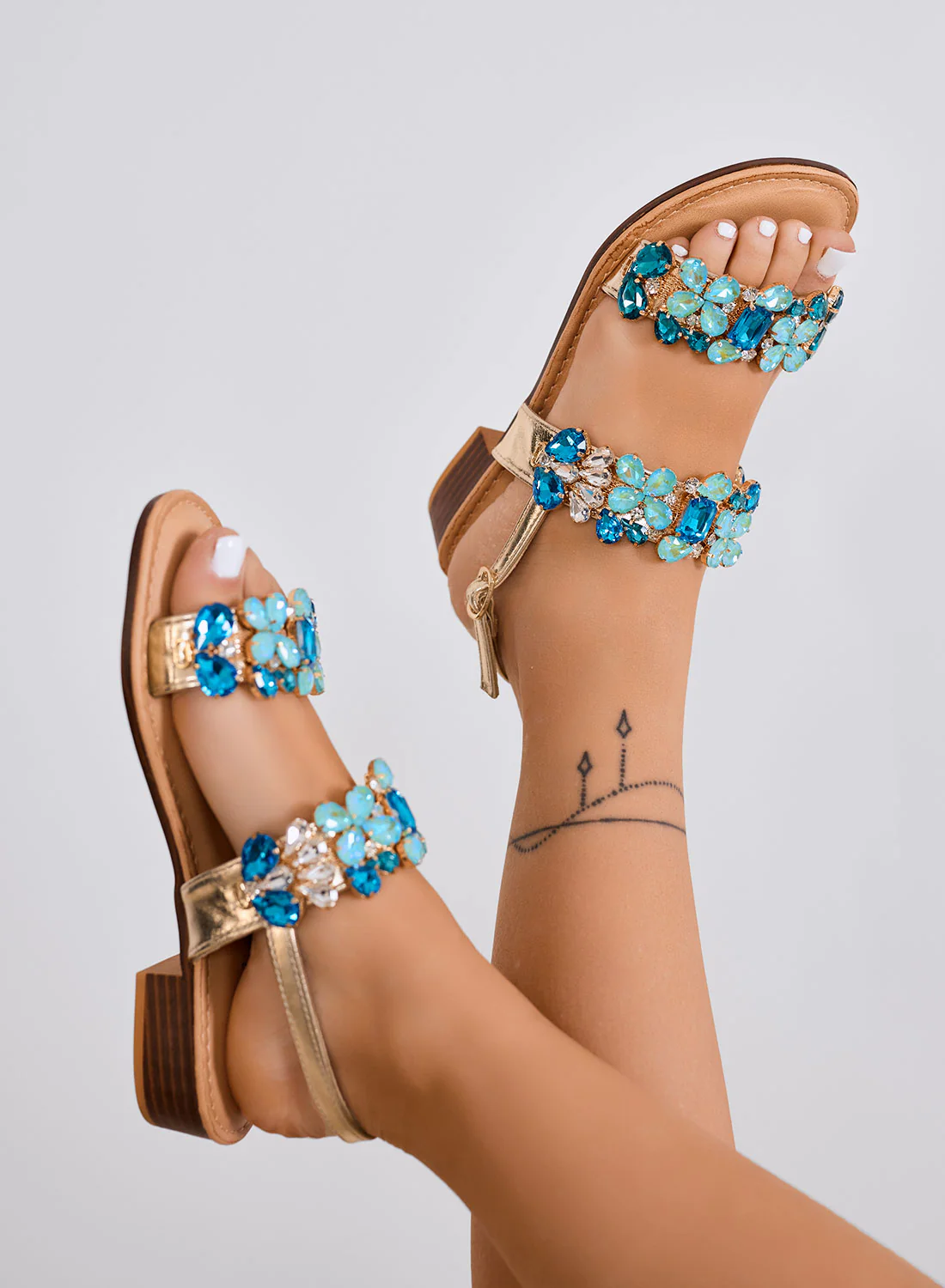 DIAMOND - Sandali azzurri Bassi con Pietre Gioiello e Cinturino - Image 3