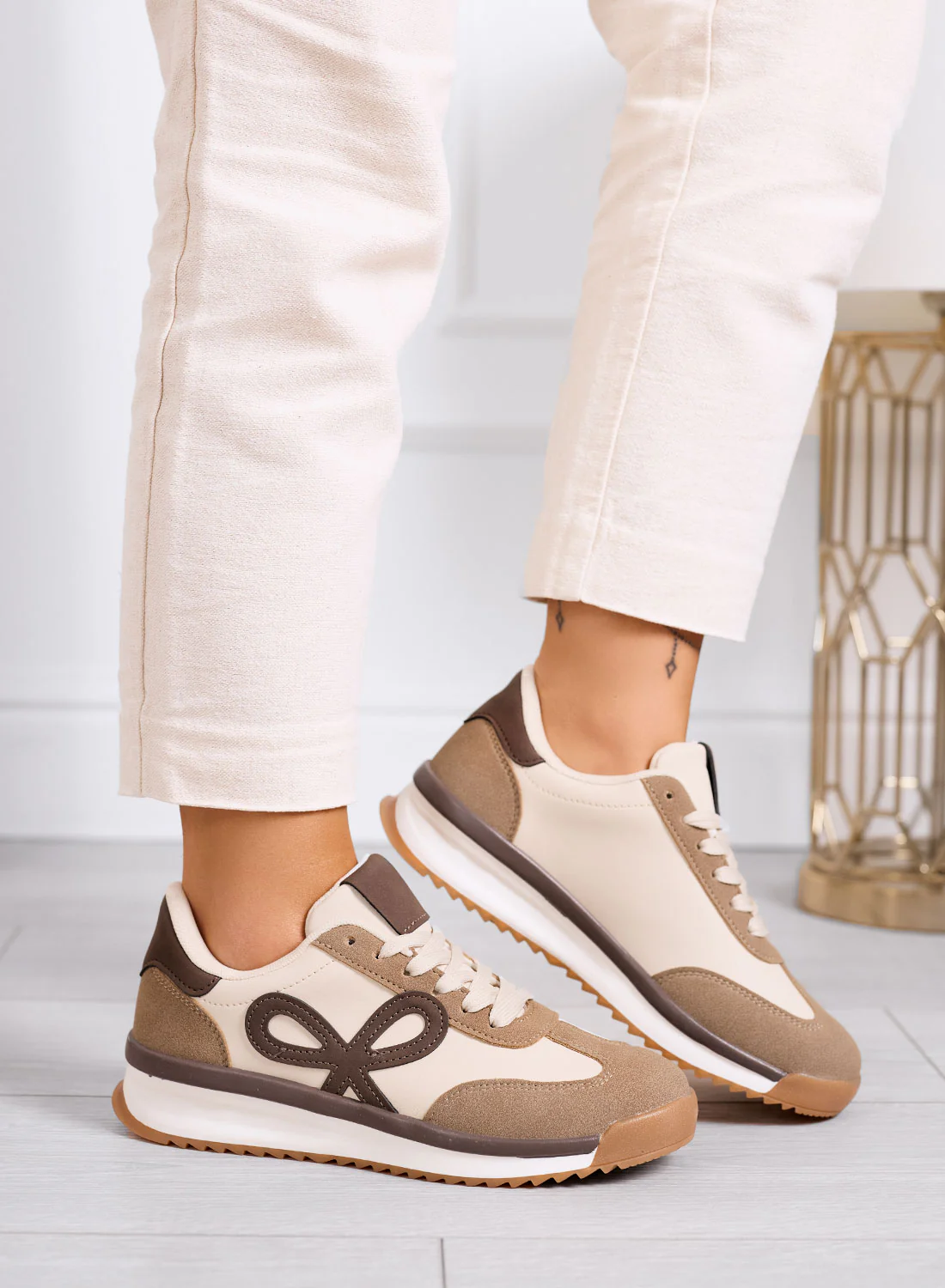 DIAZ - Sneakers fango con fiocco marrone e suola bicolore