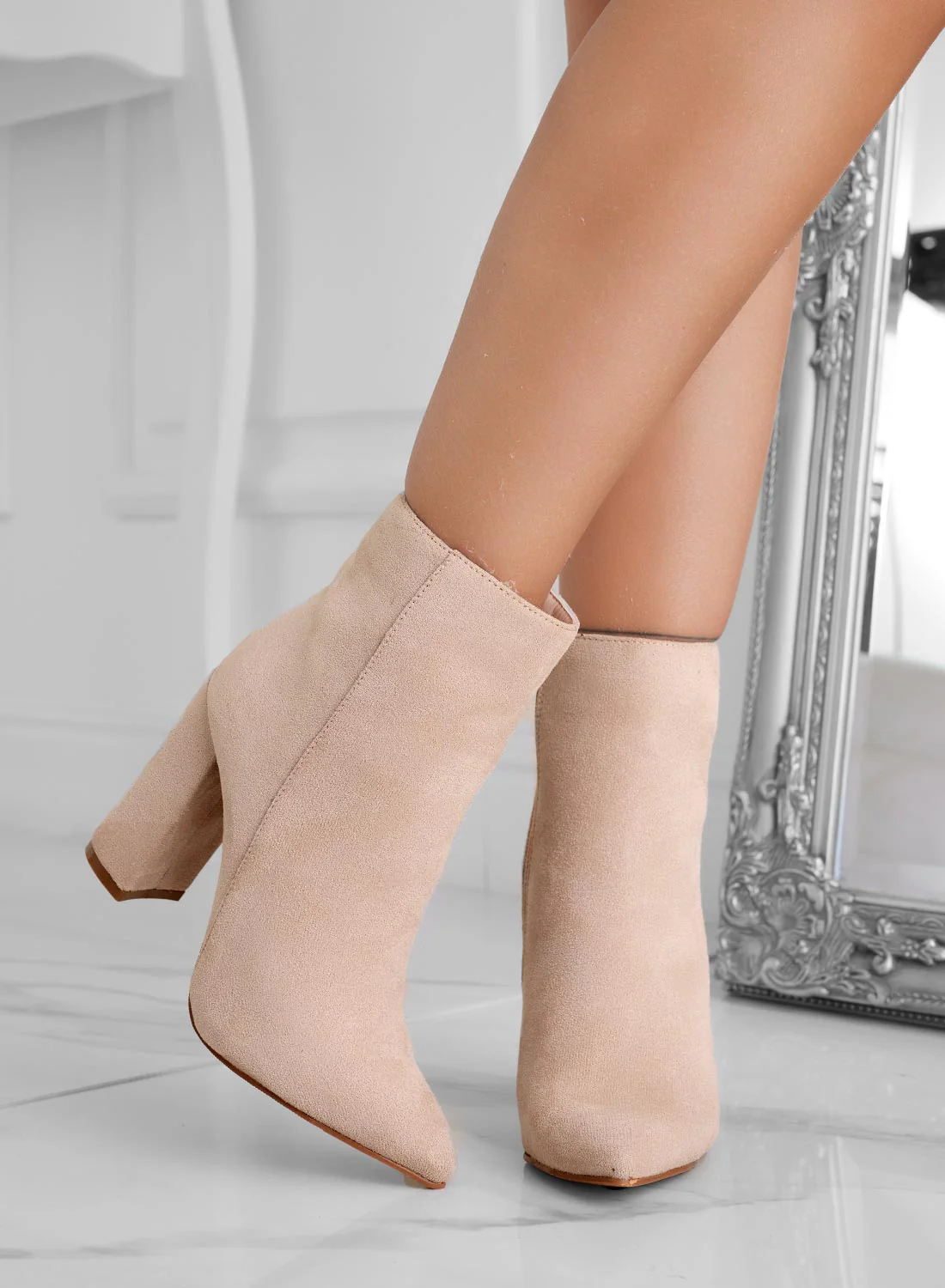DORIS - Tronchetti beige scamosciati con tacco alto - Image 2