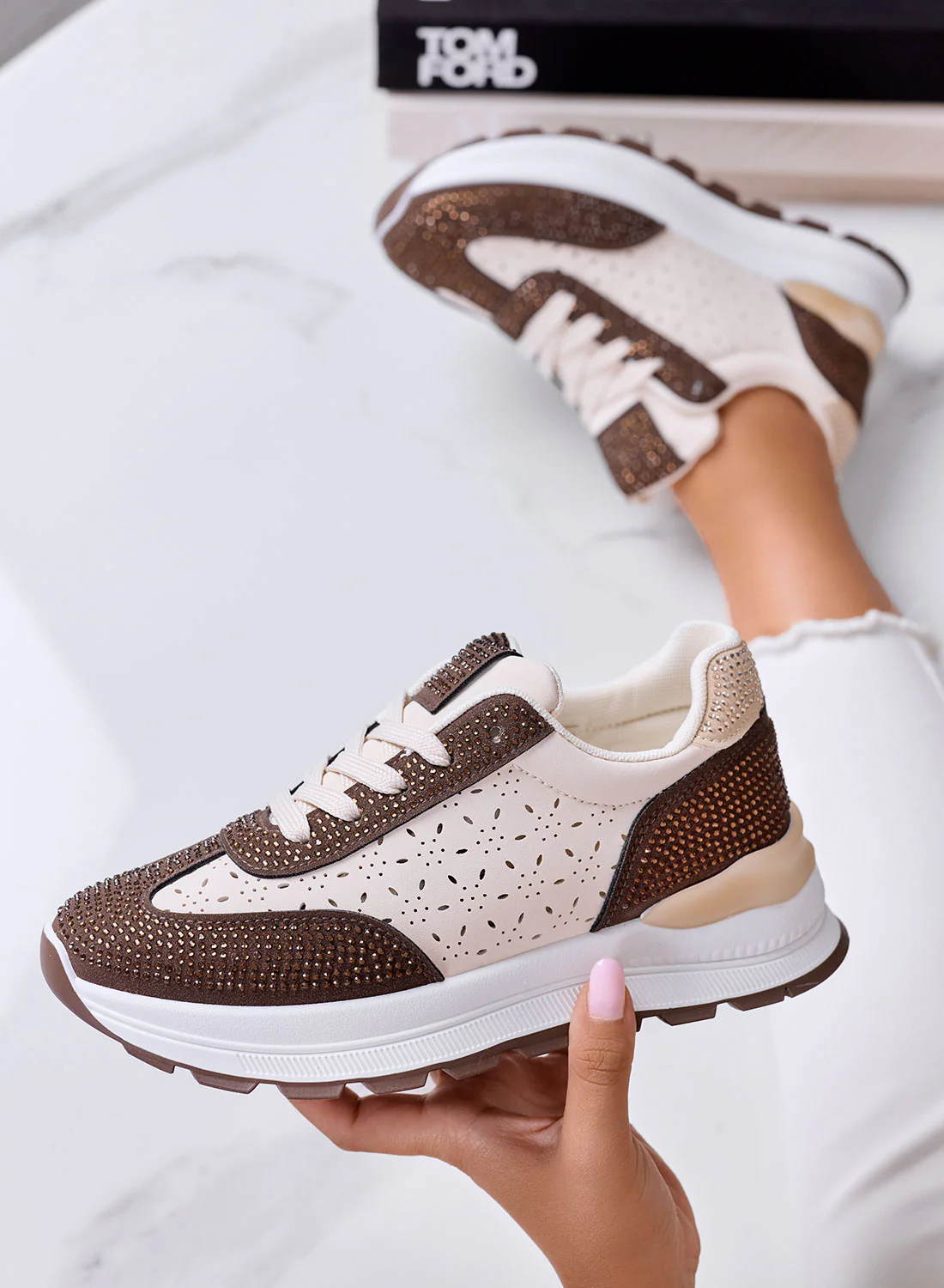 ELISA - Sneakers Beige e Marrone con Strass e Dettagli Traforati - Image 3