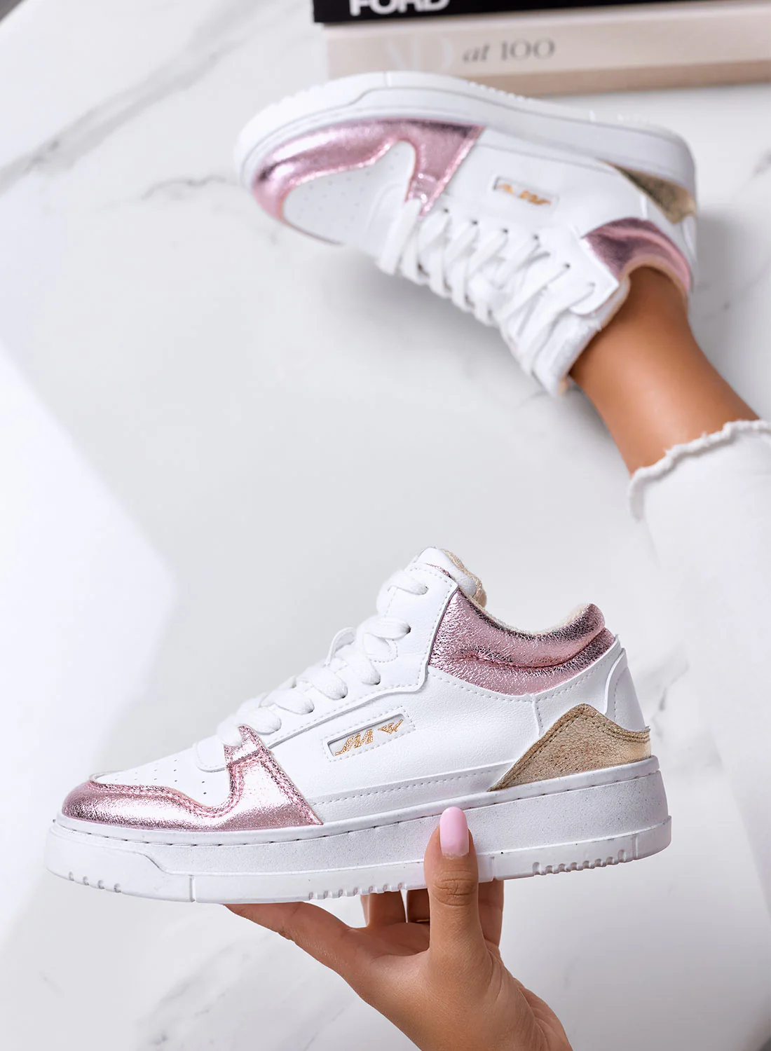 ENRICA - Sneakers Bianche con Dettagli Rosa Metallizzato e Suola Platform - Image 3