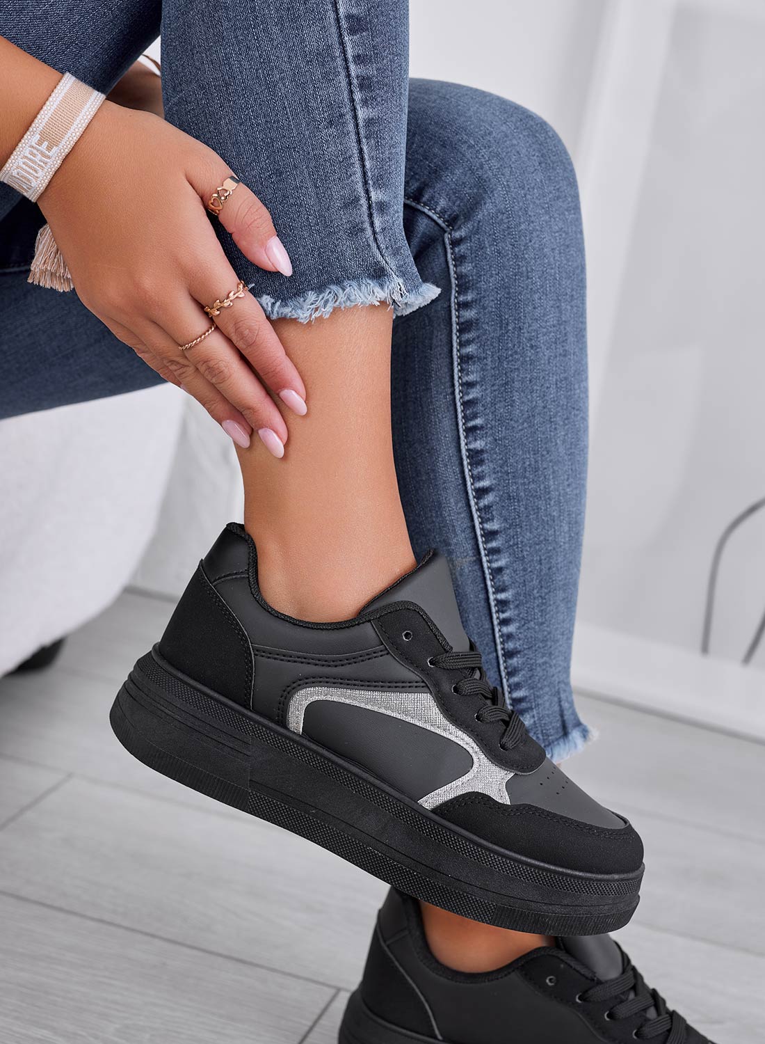 FRIDA - Sneakers nere con inserti argento - Image 3