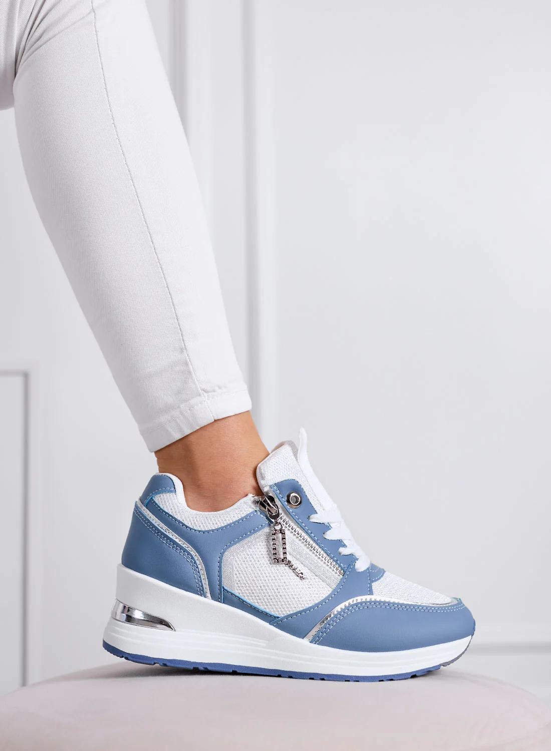 GEMMA - Sneakers Azzurre con Zip Laterale e Inserti Rete