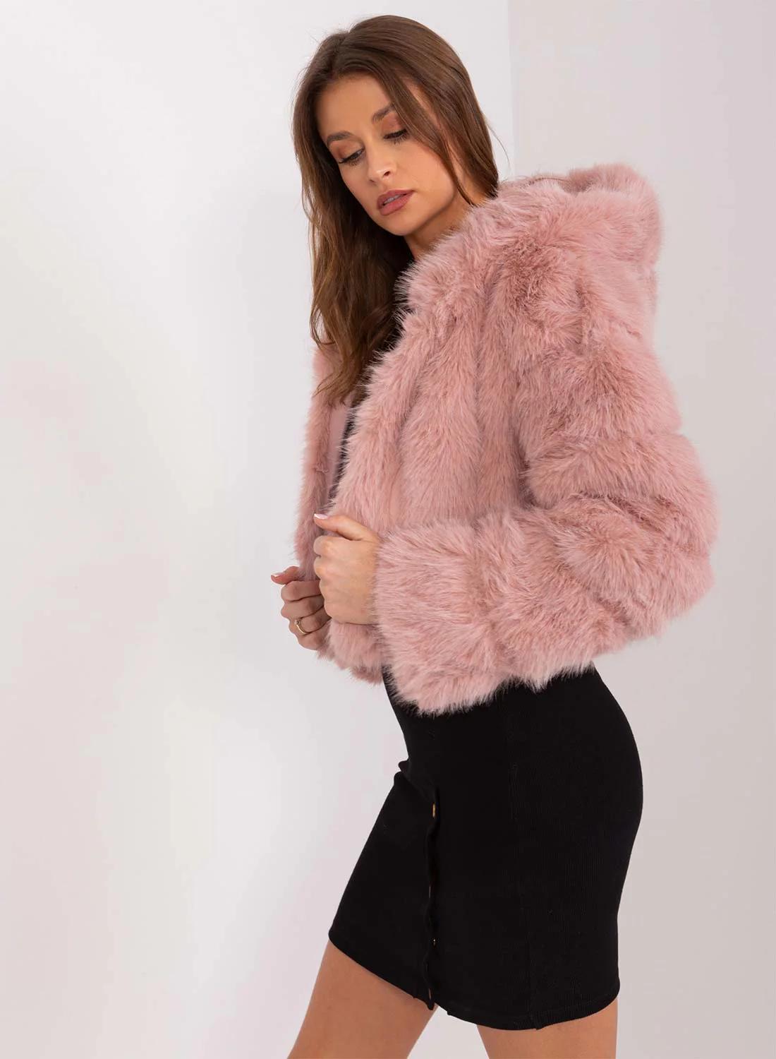Giacca corta in ecopelliccia con cappuccio a pelo lungo rosa - Image 4