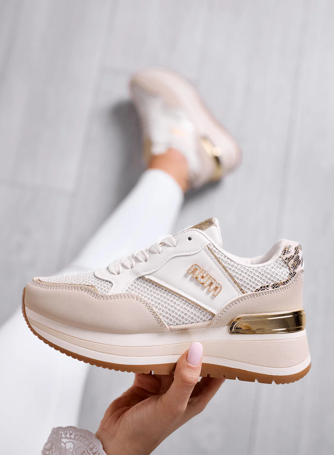 GIADA - Sneakers Beige con Inserti Rete e Dettagli Oro - Image 4