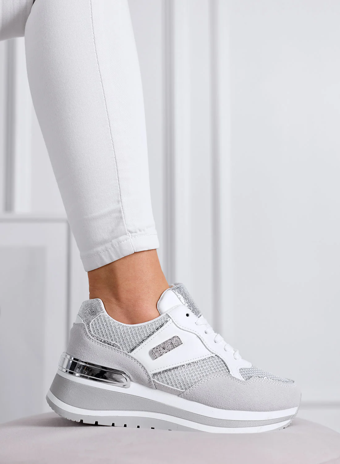 GIADA - Sneakers grigie con Inserti Rete e Dettagli argento - Image 2