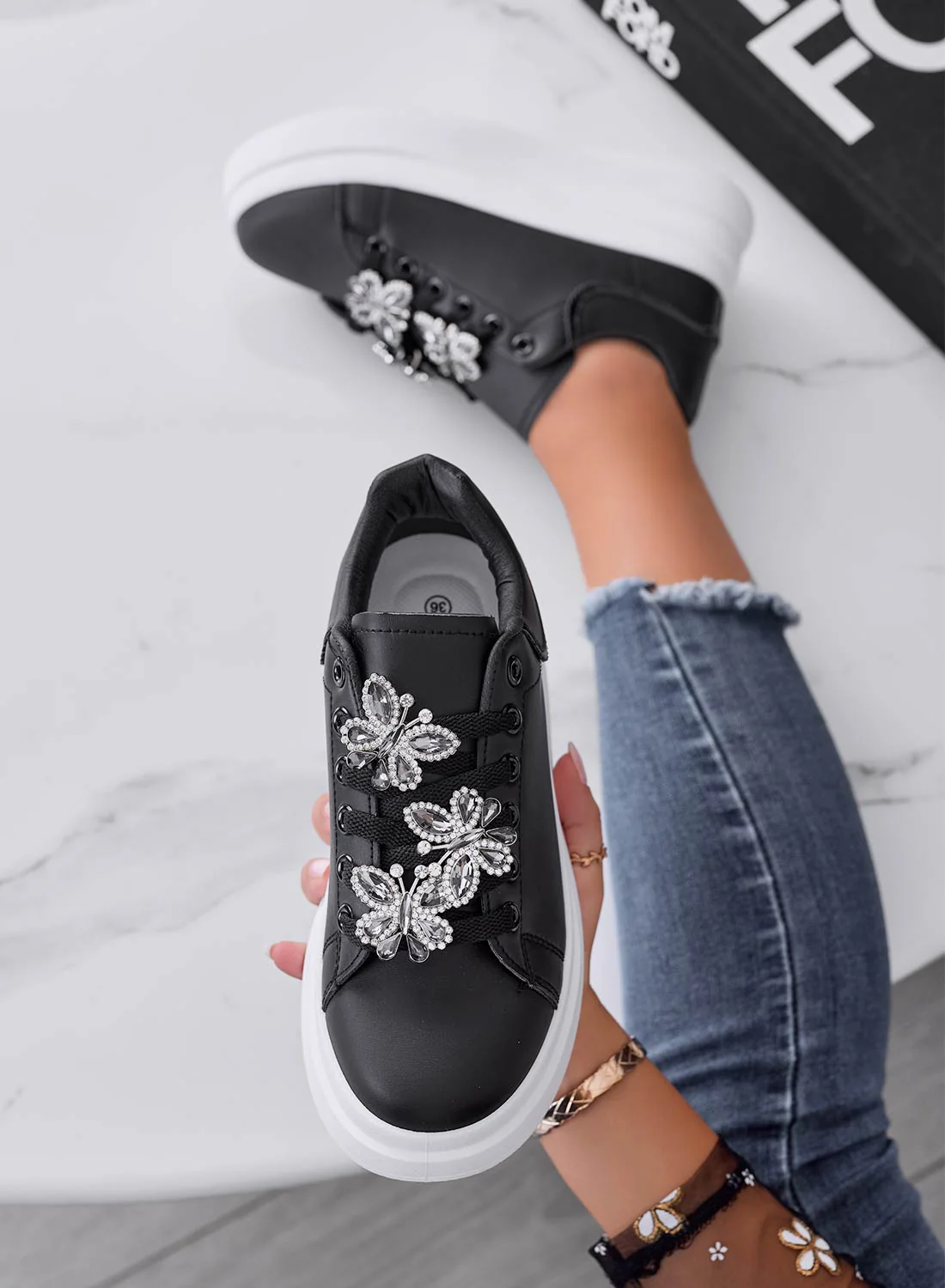 Sneakers nere con applicazione farfalle gioiello argento - Image 2