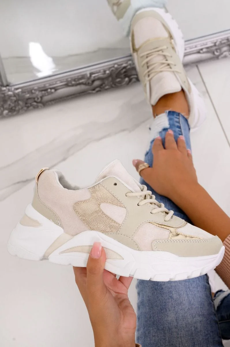 Sneakers beige con suola spessa e inserti oro - Image 4