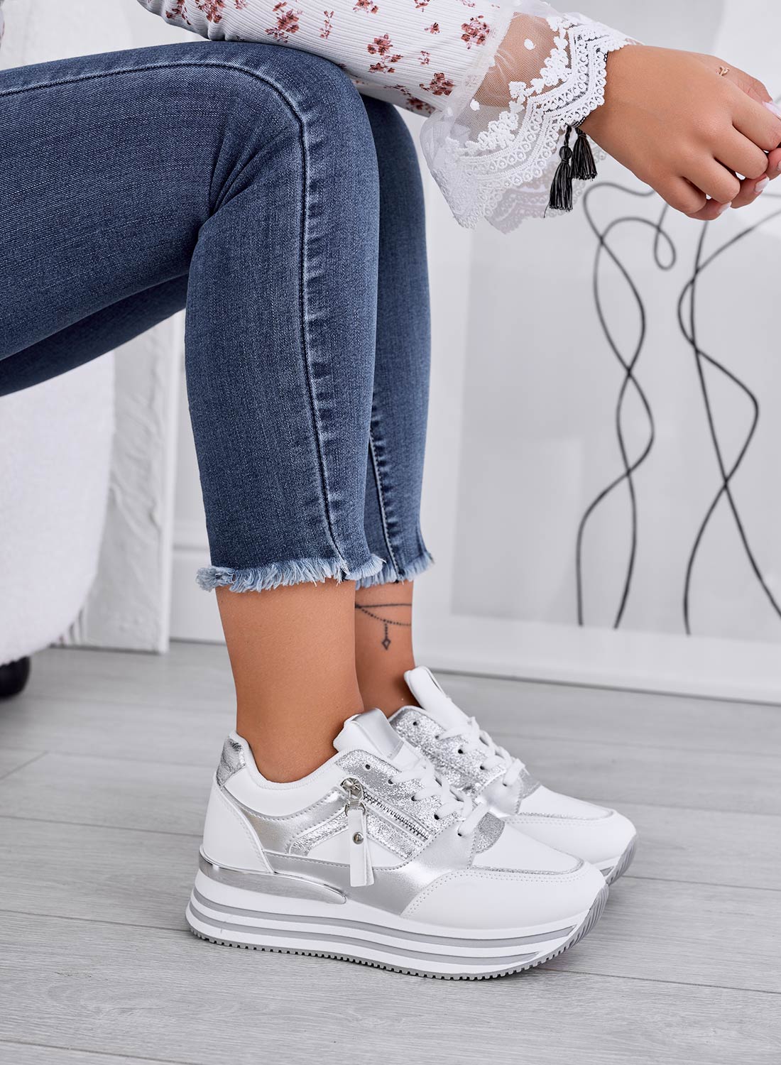 JANNY - Sneakers bianche con inserti laminati argento - Image 2