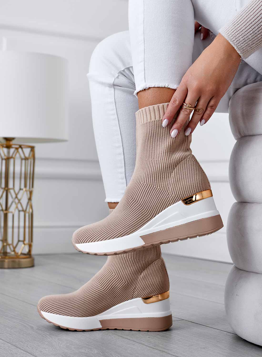 JUNA - Stivaletti beige in tessuto elastico con zeppa - Image 2