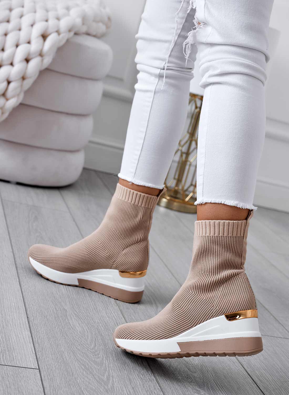 JUNA - Stivaletti beige in tessuto elastico con zeppa - Image 3