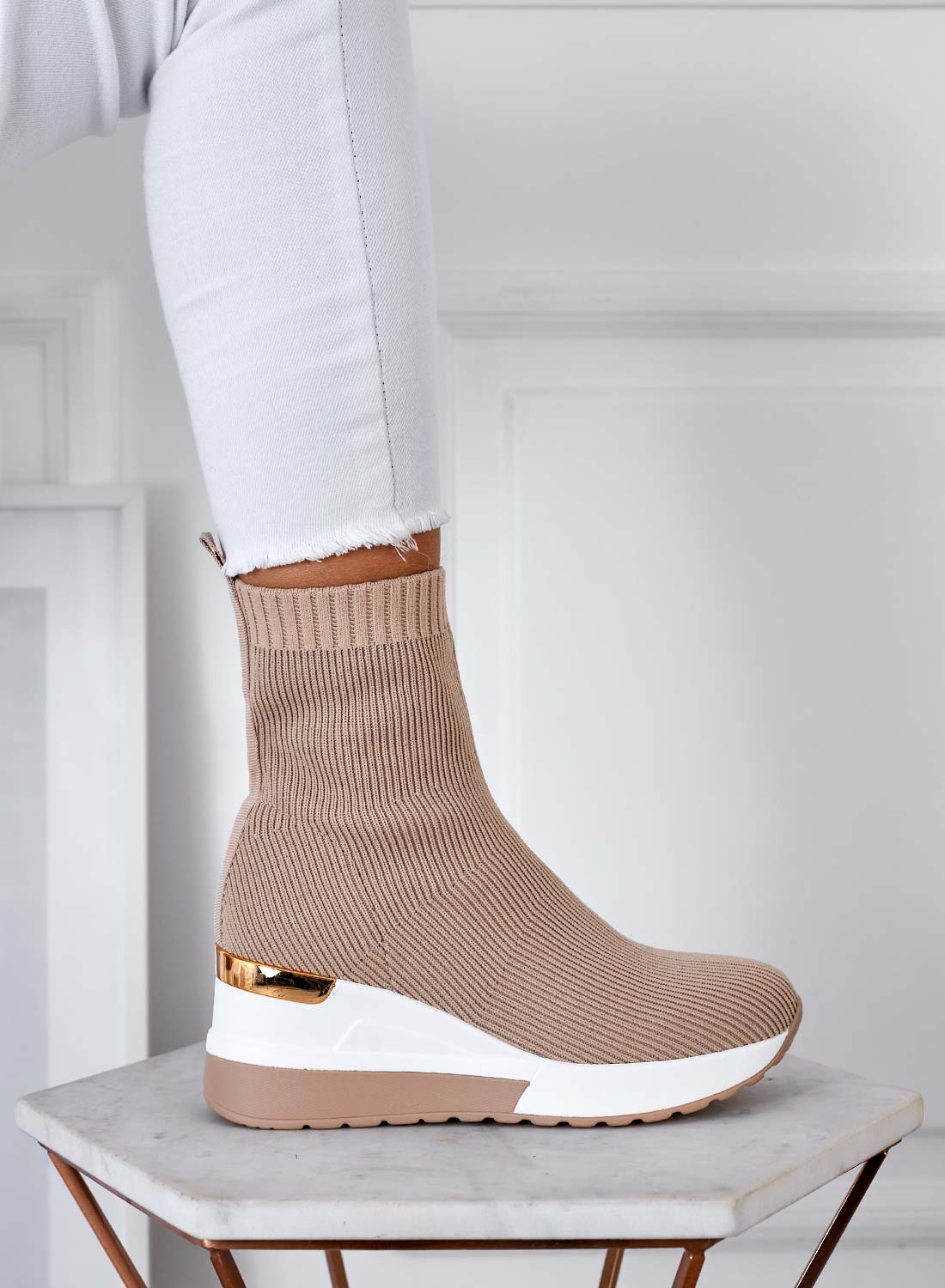 JUNA - Stivaletti beige in tessuto elastico con zeppa - Image 5