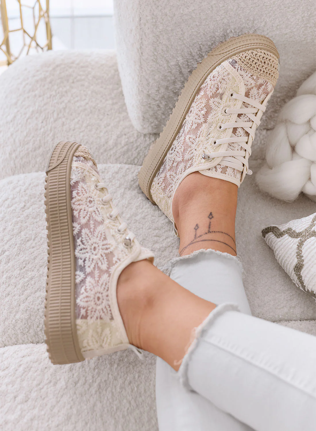 KISHA - Sneakers beige in Pizzo con Effetto Trasparente