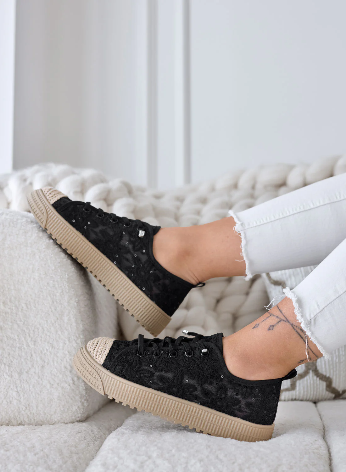 KISHA - Sneakers nere in Pizzo con Effetto Trasparente - Image 2