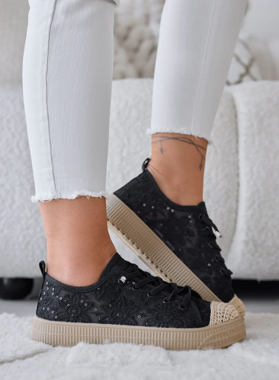 KISHA - Sneakers nere in Pizzo con Effetto Trasparente - Image 3