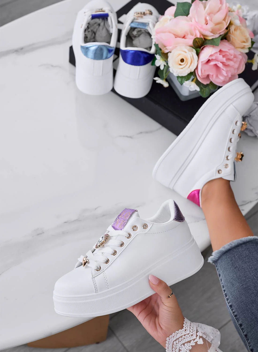 LIANA - Sneakers bianche multicolor con suola spessa e coccinelle gioiello - Image 2