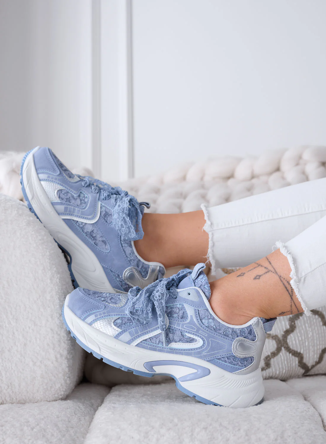 LINA - Sneakers blu con Lacci in Pizzo e Suola Chunky - Image 4