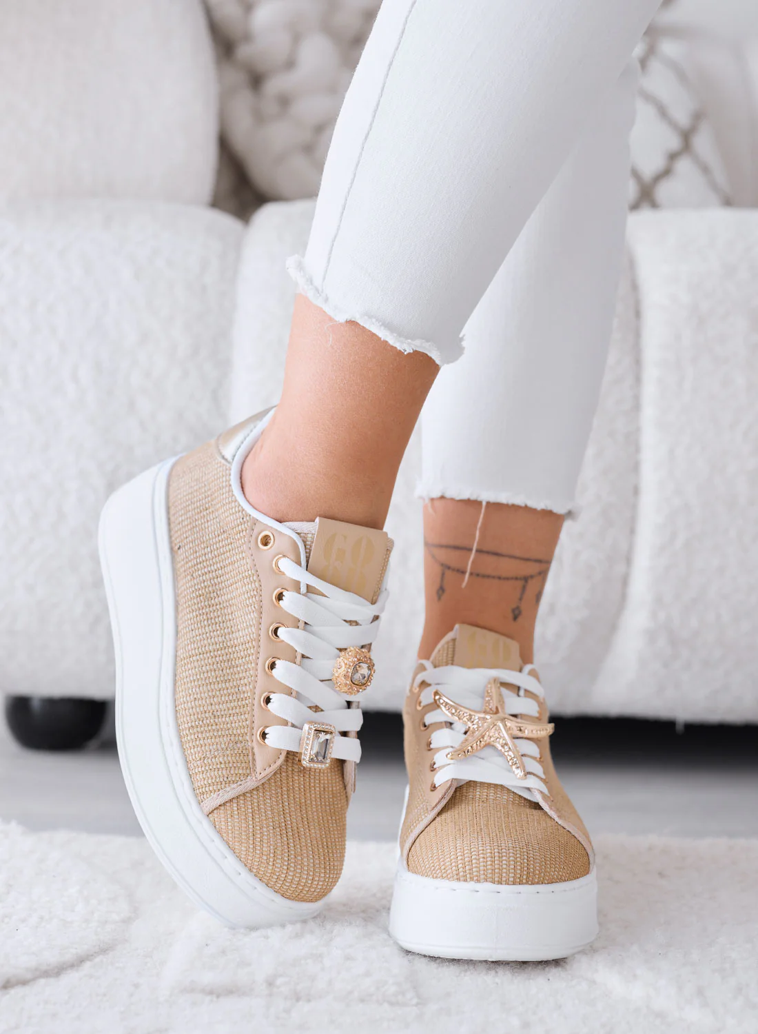 LINDA - Sneakers beige con Applicazioni Gioiello oro e Suola Platform - Image 2