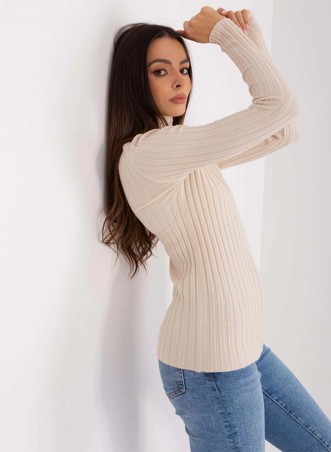 Maglia beige a costine con collo alto - Image 2