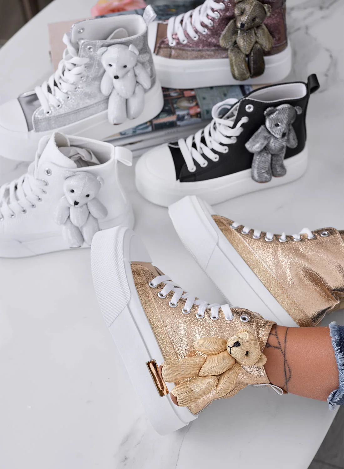 MARICA - Sneakers oro laminate con peluche teddy - Image 3