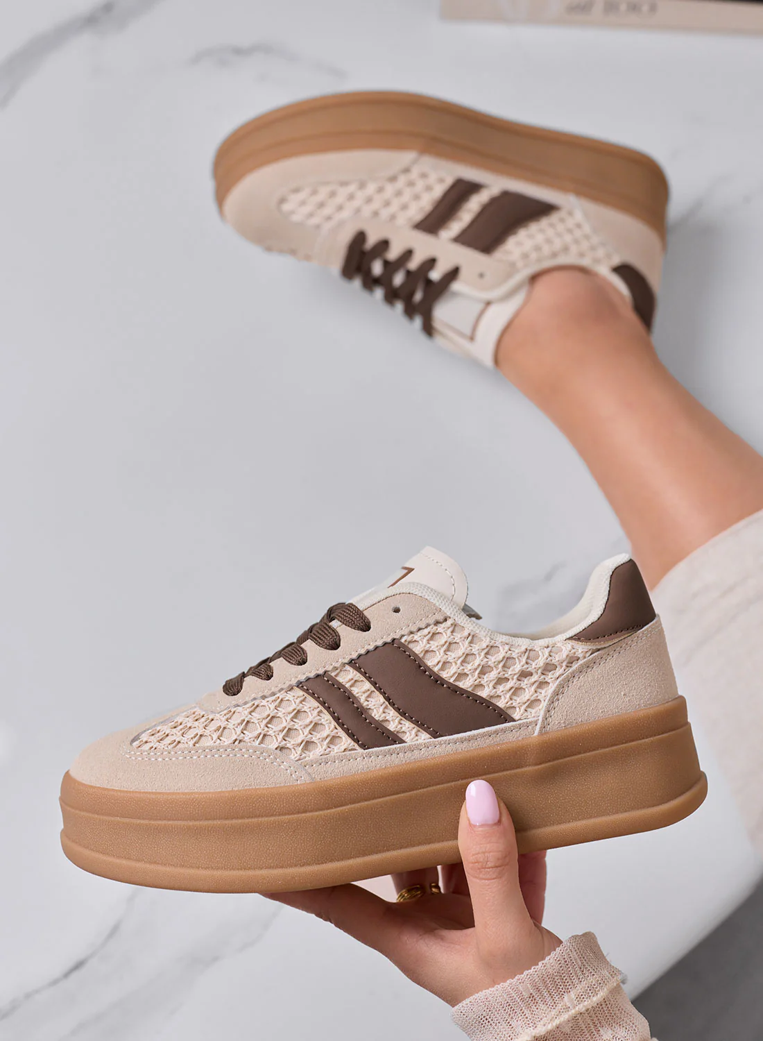 MARISOL - Sneakers beige con inserti marroni e suola in gomma - Image 4