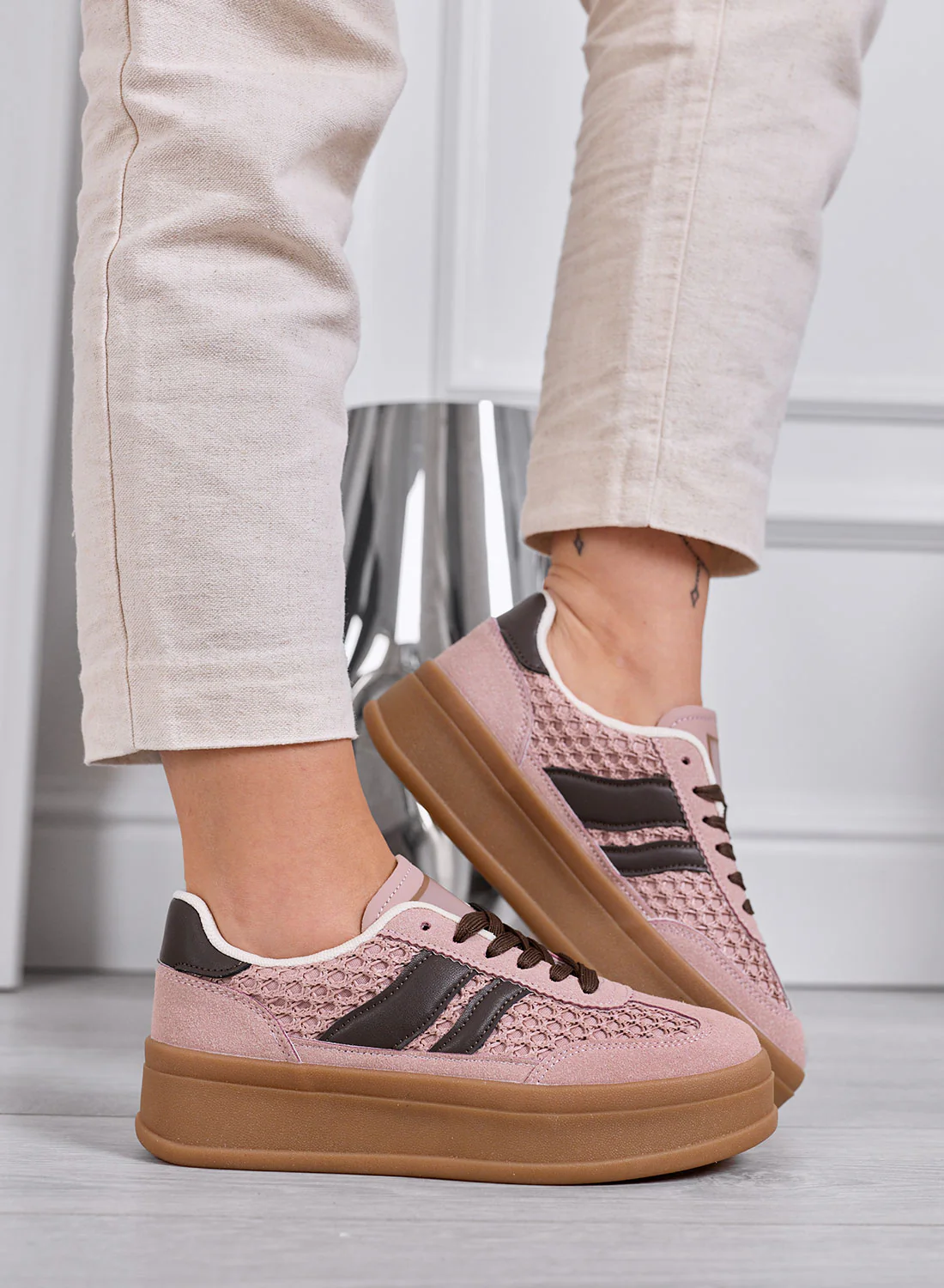 MARISOL - Sneakers rosa con inserti marroni e suola in gomma - Image 2