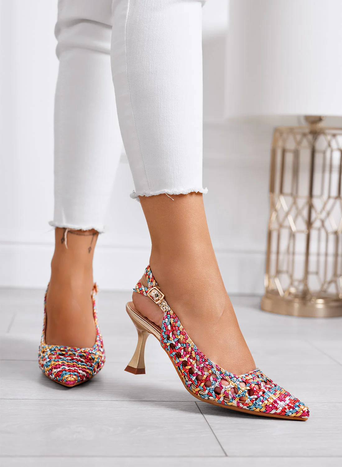 Décolleté multicolor slingback in rafia intrecciata con tacco medio