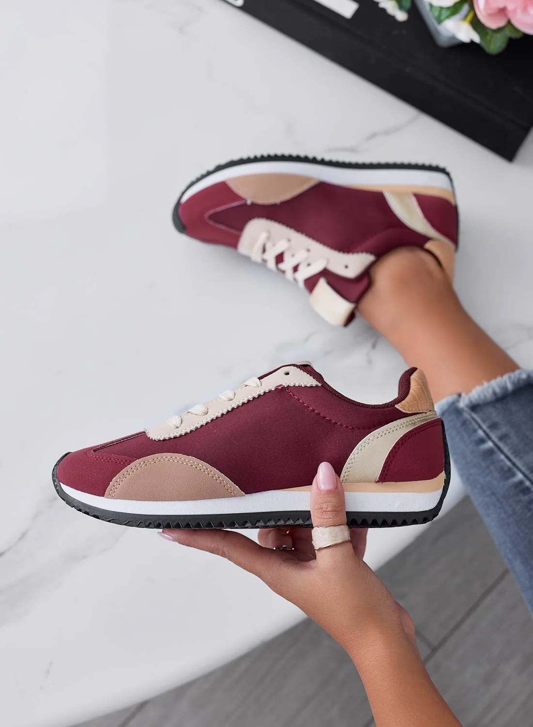Sneakers bordeaux con inserti beige - Image 3