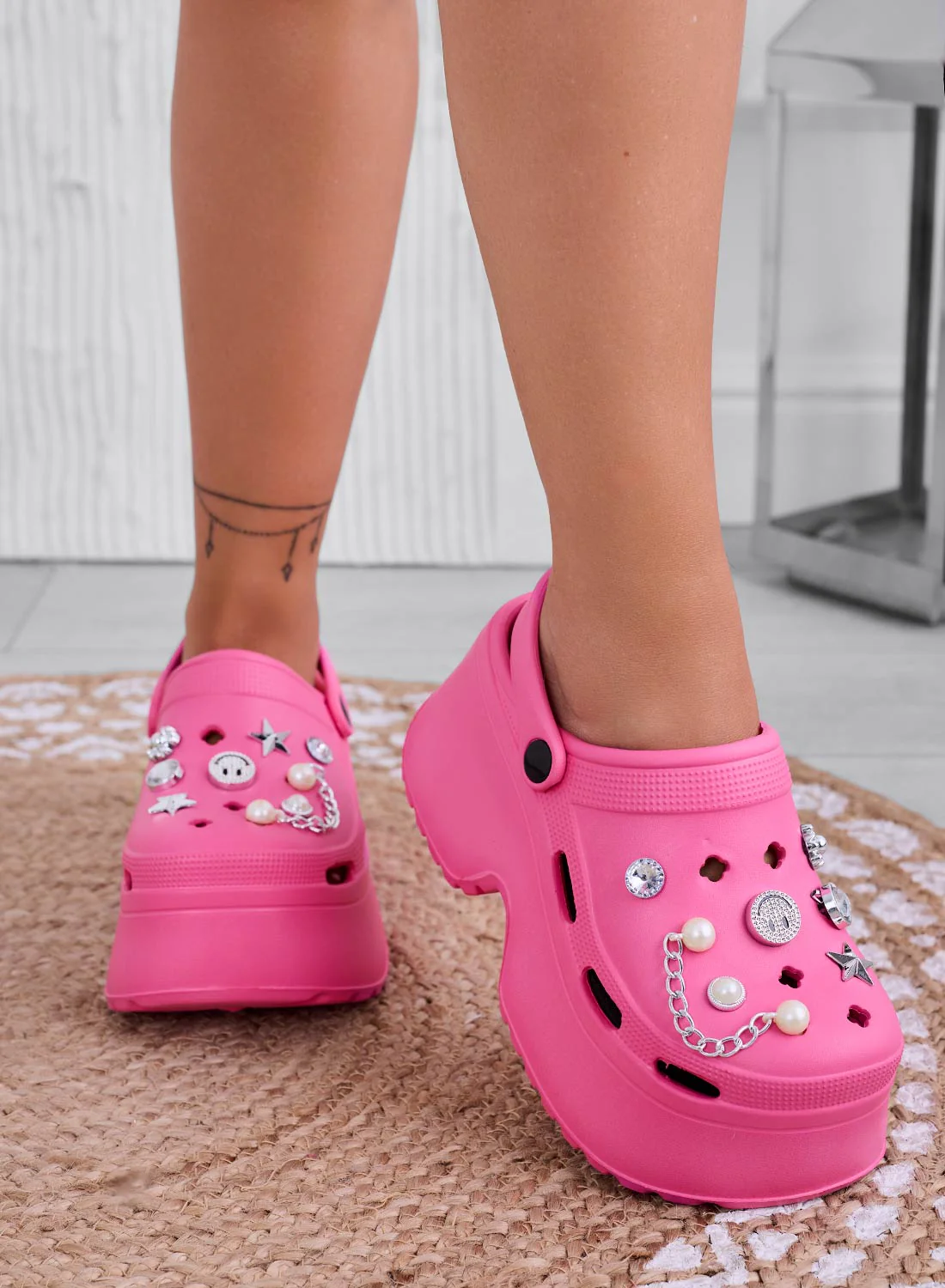 MINNA - Zoccoli platform gioiello in gomma fuxia - Image 4