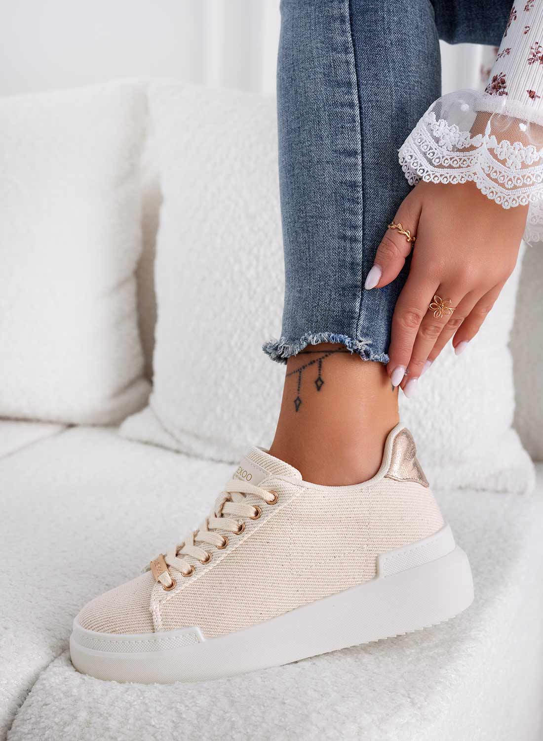 Sneakers beige in tessuto con rifiniture oro - Image 3
