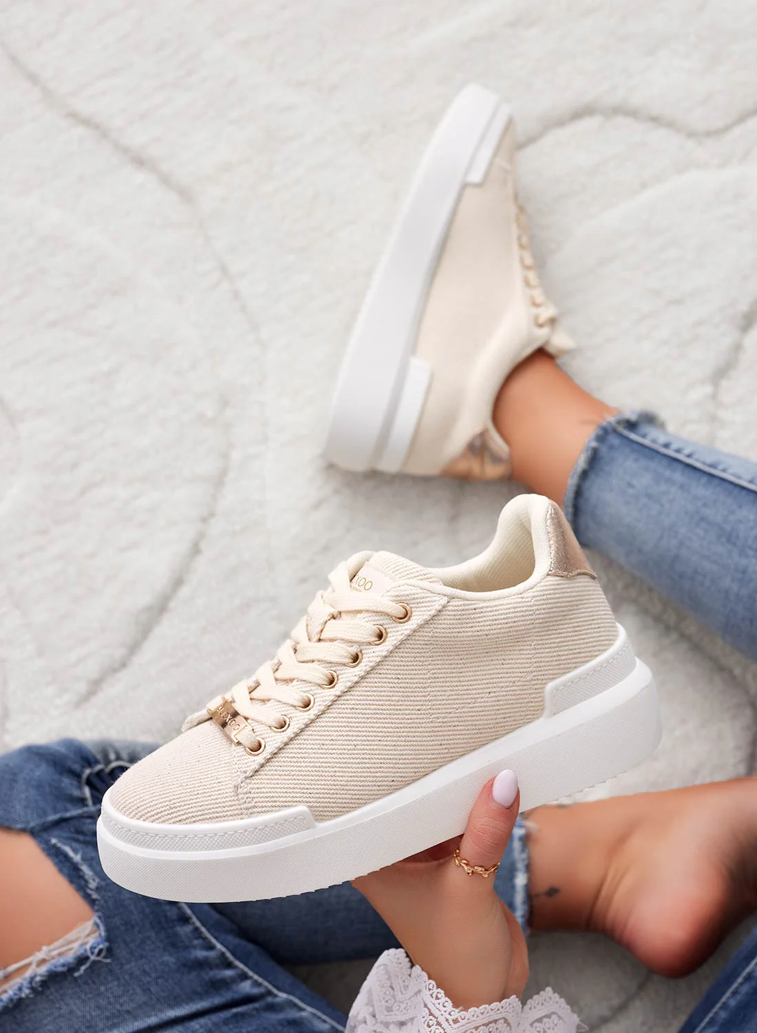 Sneakers beige in tessuto con rifiniture oro - Image 4