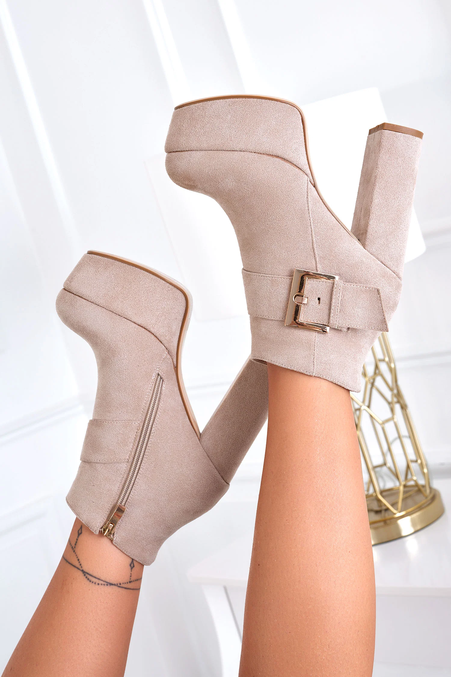 Tronchetti beige Alexoo con fibbia - Image 4