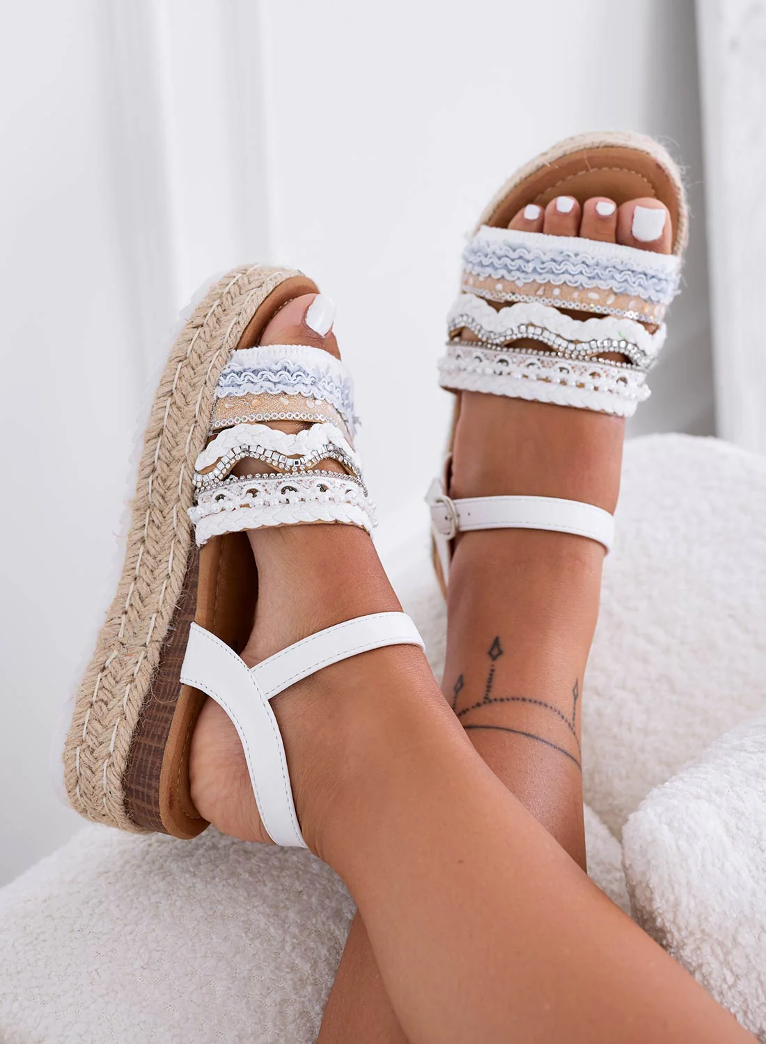 OLIVER - Sandali espadrillas bianchi con zeppa e strass - Image 3